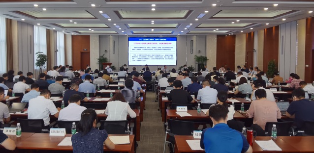 学校召开秋季学期中层干部大会
